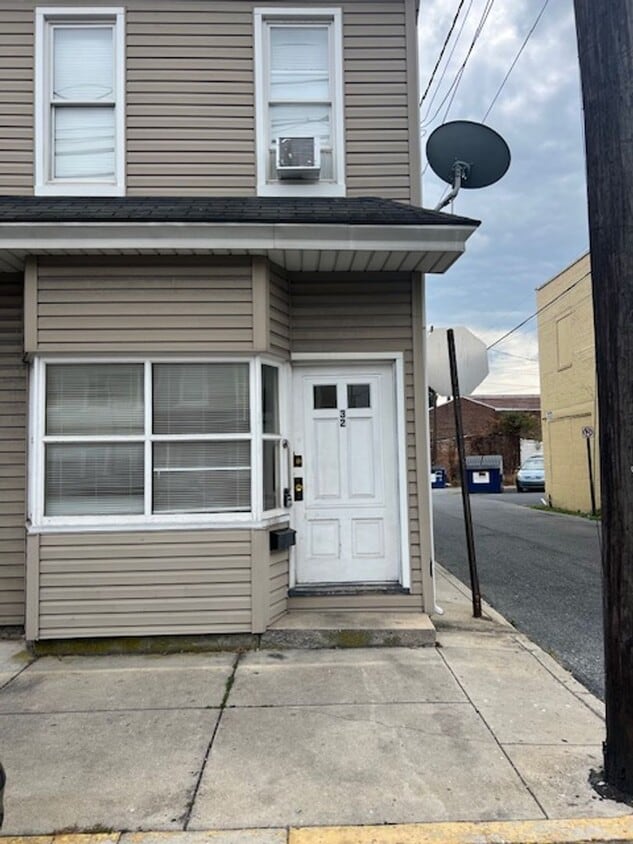 Primary Photo - 32-34 E North St