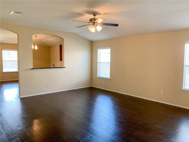 Building Photo - 717 Morgan Dr