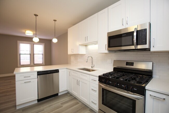 Building Photo - 3938 N Janssen Ave