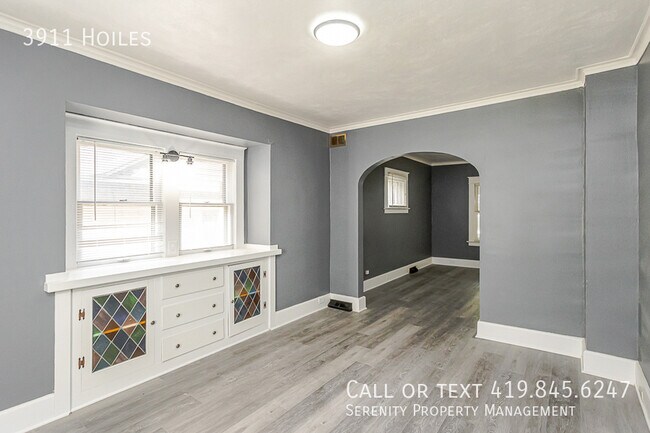Foto del edificio - 3911 Hoiles-