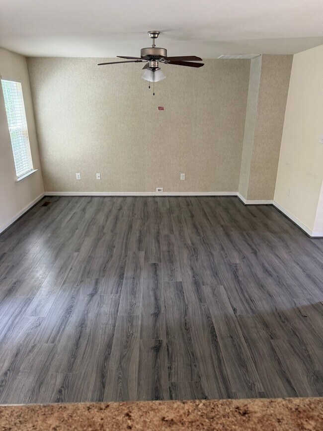 Building Photo - 4307 Twisted Oak Dr