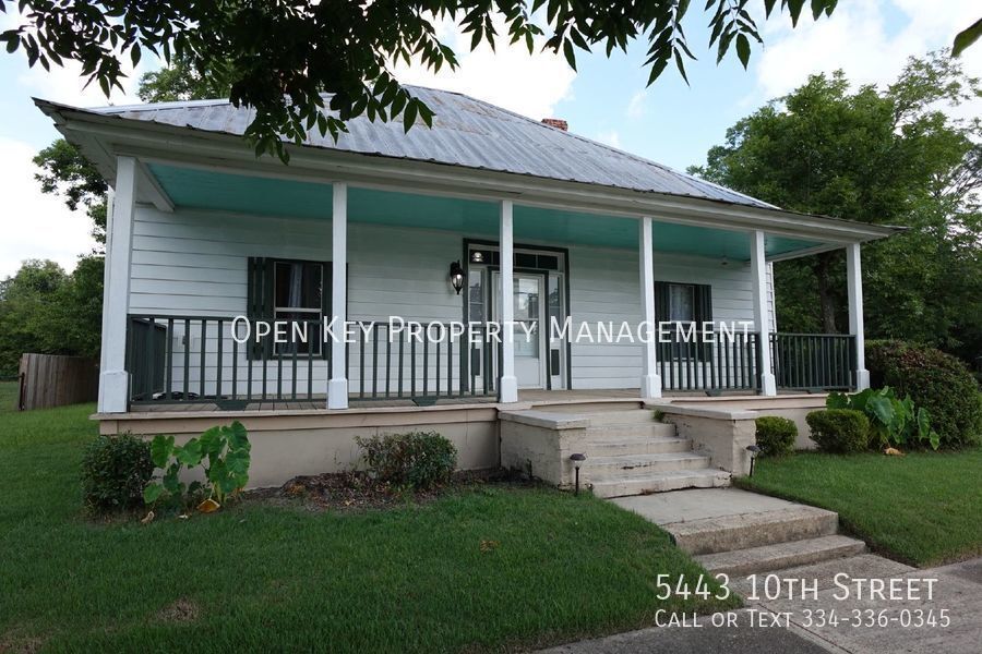Primary Photo - Charming 2/1.5 Home in Malone with Lawn Ma...