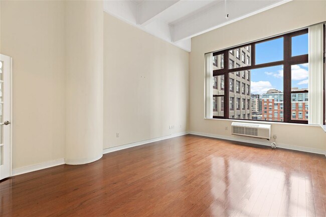 Building Photo - 1500 Hudson St