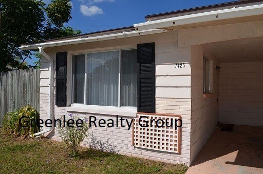 Building Photo - Move in Ready Duplex 1 bedroom 1 bath that...