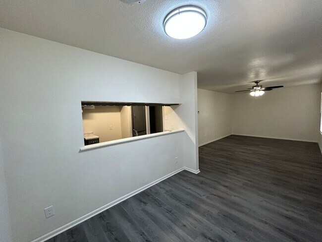 Foto del edificio - Ginder Properties1 (3601 Catalina Dr)