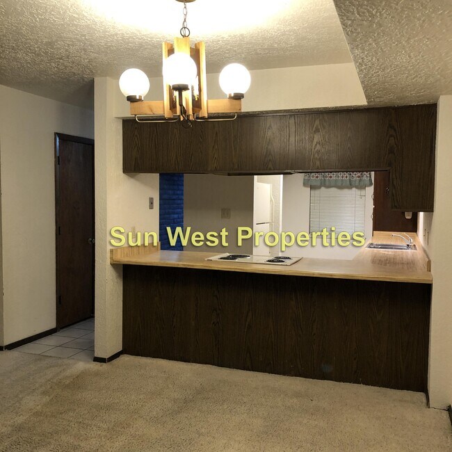 Building Photo - 1074 E Navajo St