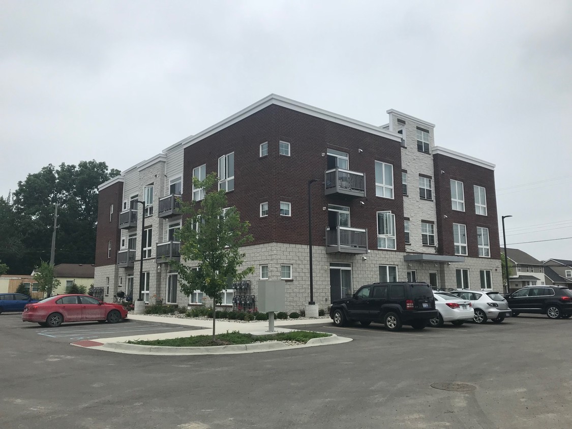 Maple Cove Apartments - 1645 N Maple Rd