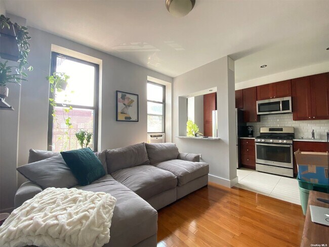 Foto del edificio - 31-28 42nd St