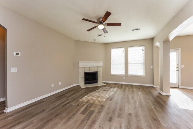 Foto del edificio - 1630 Redwood Dr