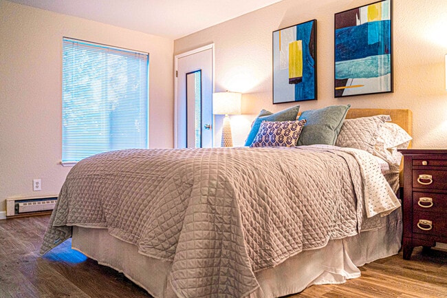 Photo - 14615 NE 32nd St Apartment