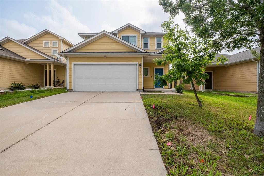 Foto principal - 504 Twisted Oaks Ln