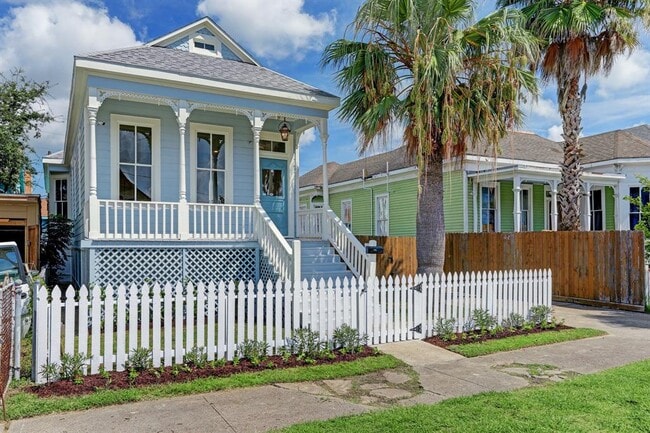 Building Photo - 3322 Sealy Ave