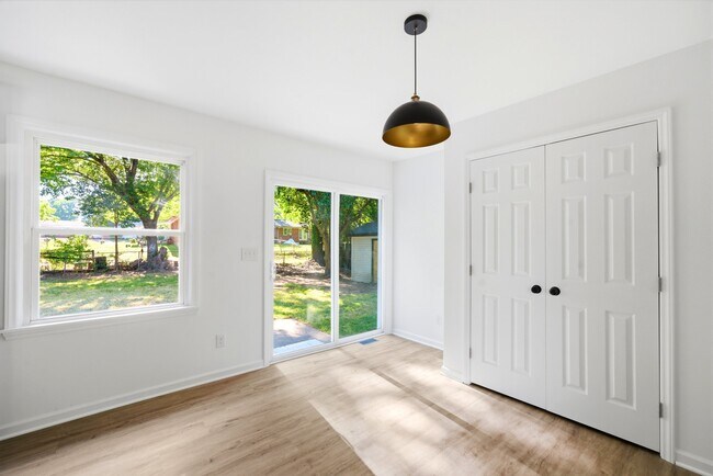 Foto del edificio - 6126 Amberly Ln