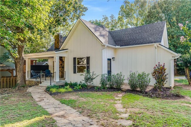 Foto del edificio - 319 S College Ave