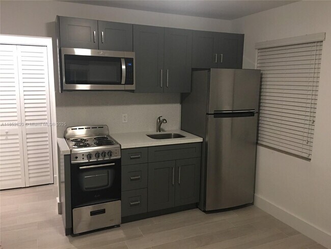 Building Photo - 19 Sidonia Ave