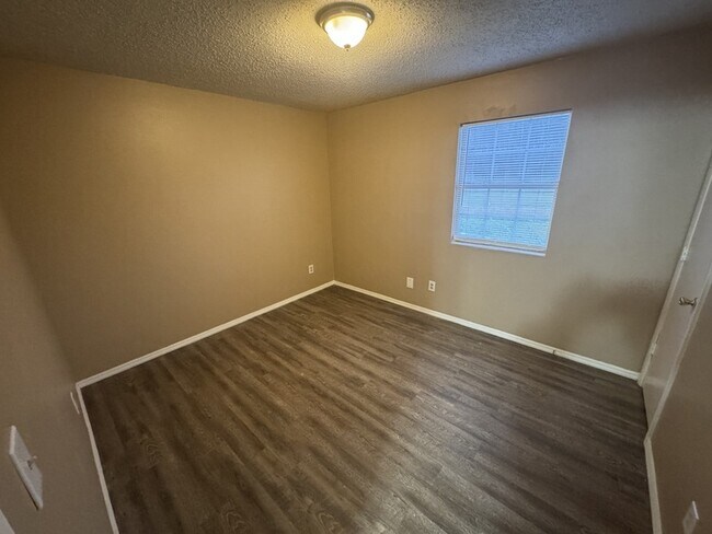 Foto del edificio - 1589 Yager Rd