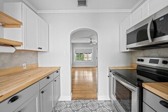Building Photo - 411 SW 18th St