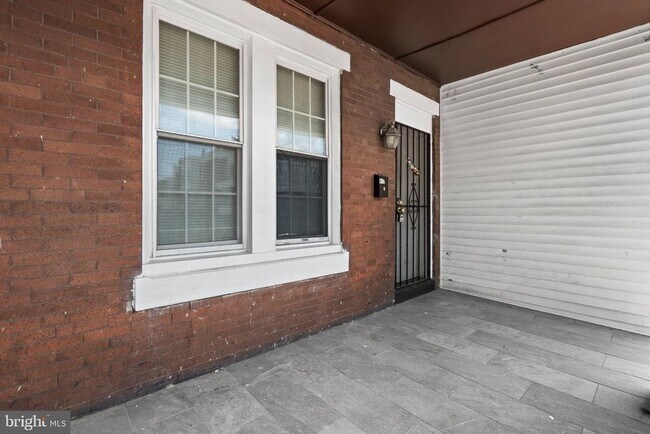 Building Photo - 819 S 56th St