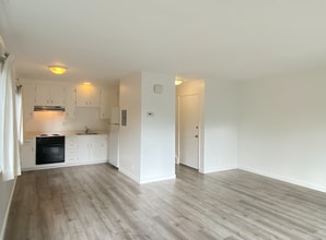 Building Photo - 39 Cedar St