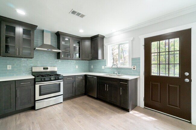 Building Photo - 4005 Sequoia St