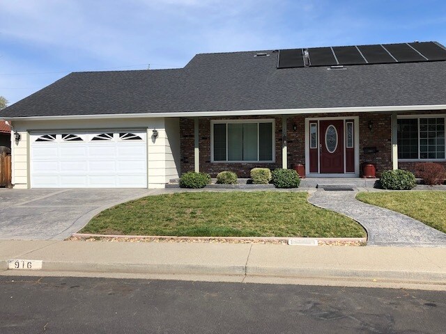 Foto principal - 916 Hastings Dr