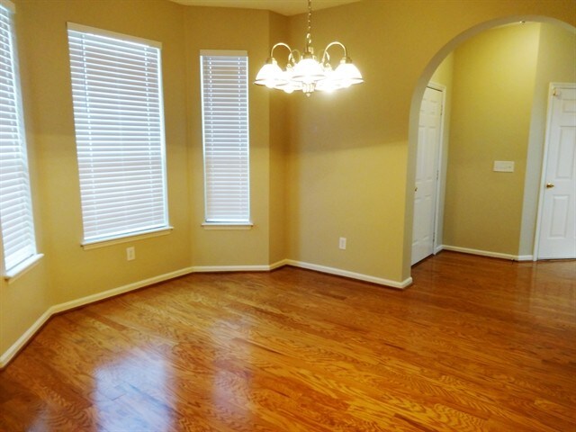 Foto del edificio - 107 Barrie Court