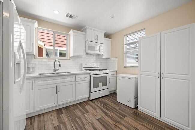 Foto del edificio - 1327 W 37th Pl