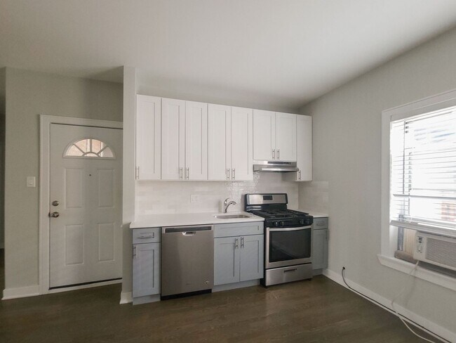 Building Photo - 5133 N Wolcott Ave