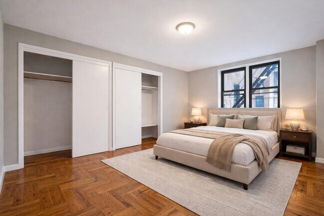 Foto del edificio - 525-527 Riverdale Avenue