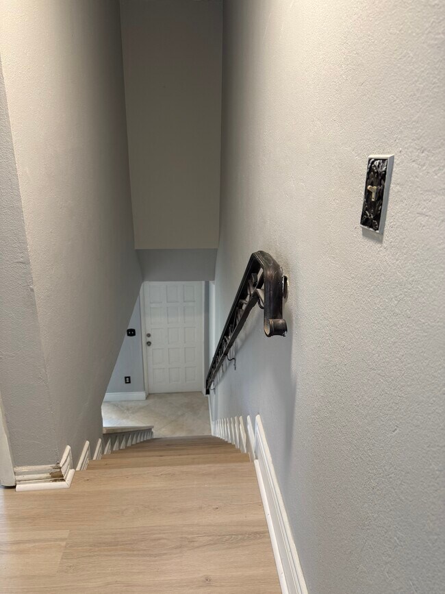 Building Photo - 7170 Fairway Dr