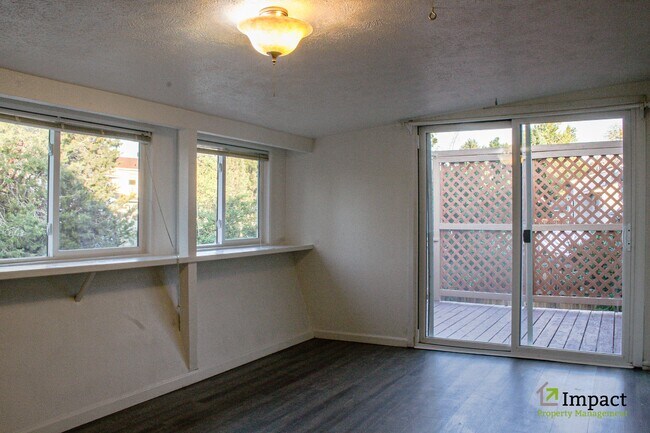 Building Photo - 3916 Pearl Dr