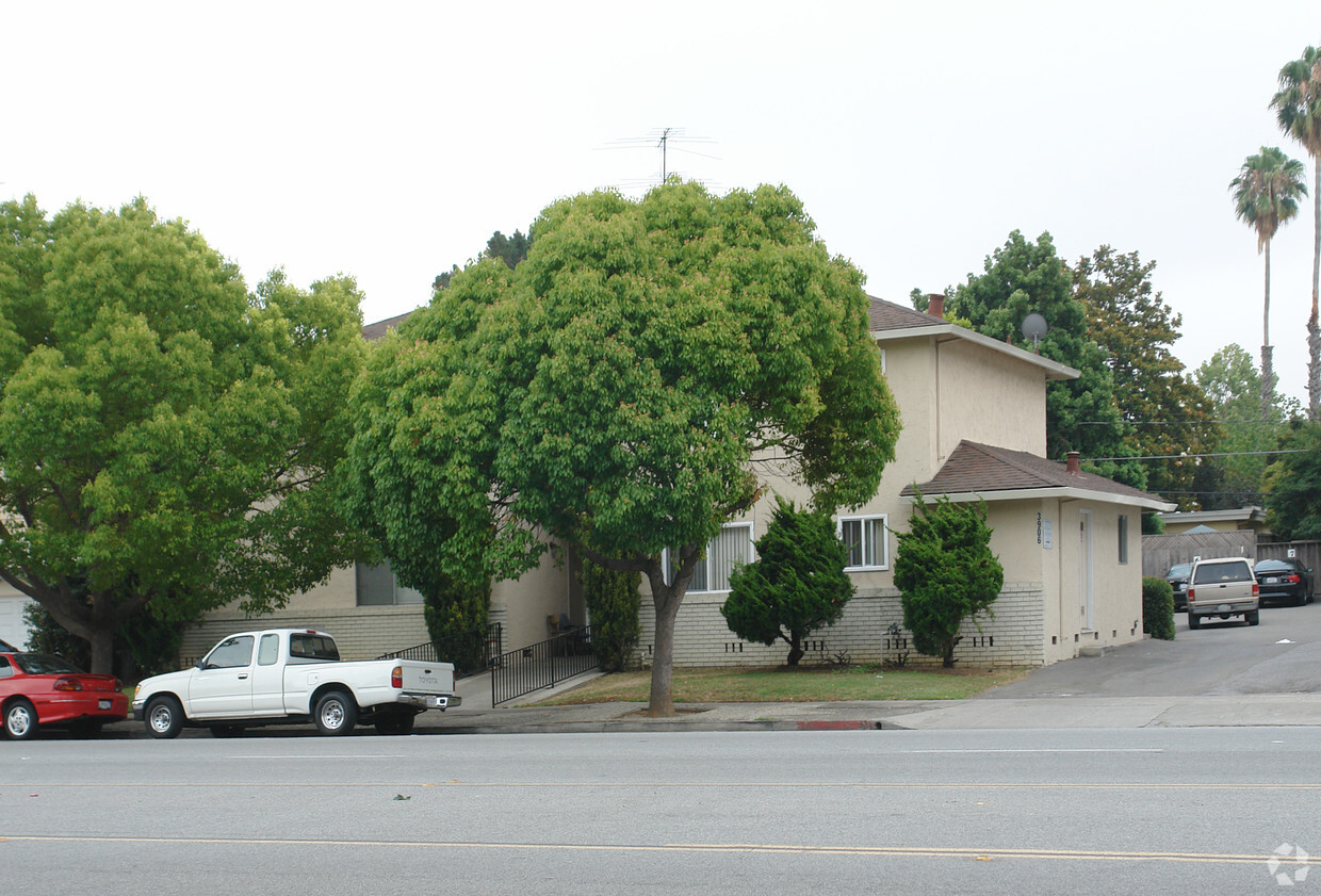 Primary Photo - Christopher Apartments