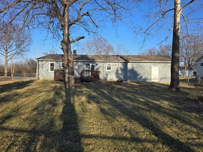 Building Photo - 13100 Sycamore Ave