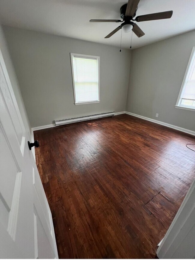 Building Photo - 2 bedroom, 1 bath house