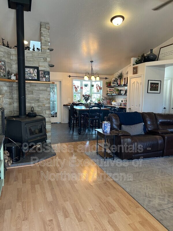 Building Photo - 81 Seneca Dr