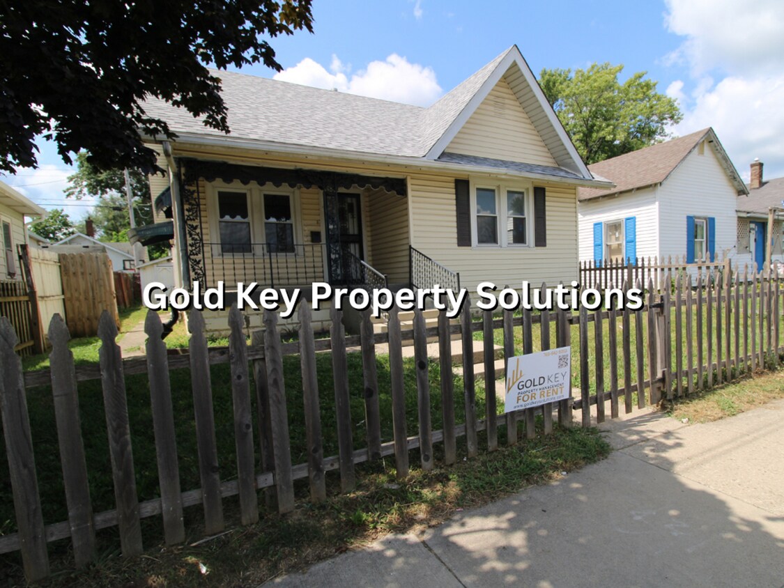 Primary Photo - 2 Bedroom, 1 Bath, Detached Garage (NO SEC...