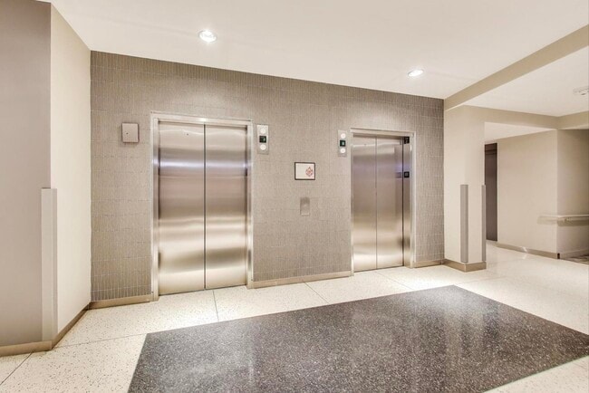 Foto del edificio - 700 N Larrabee St