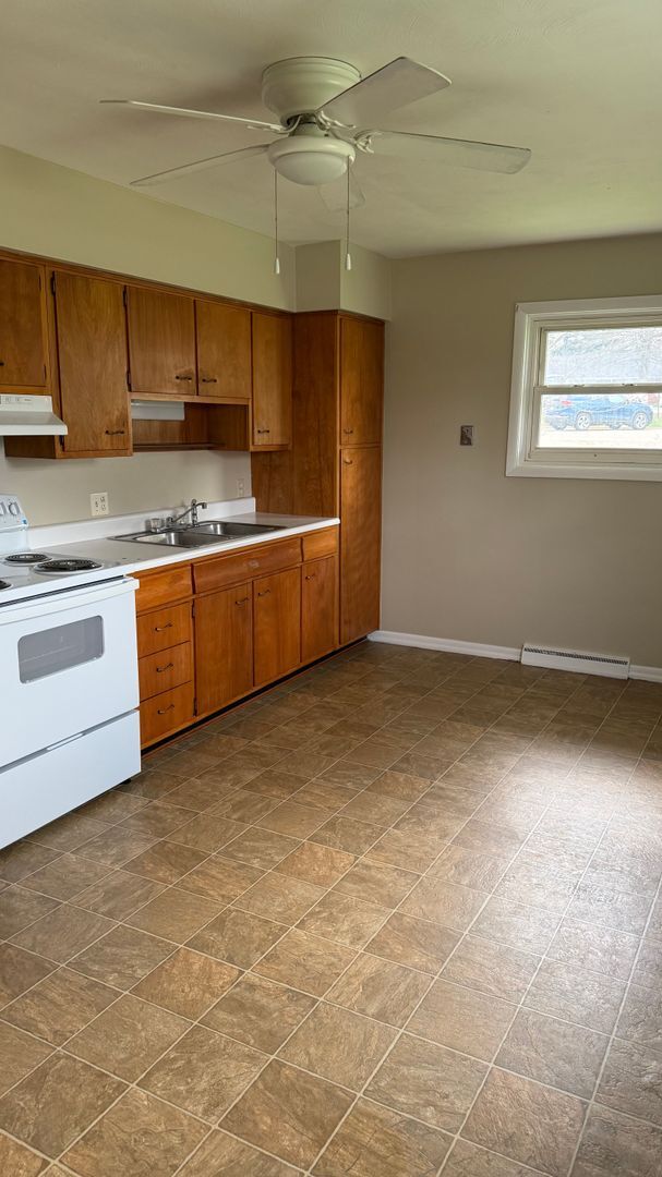 Foto del edificio - HALF DUPLEX W/ GARAGE MADISON SCHOOLS!