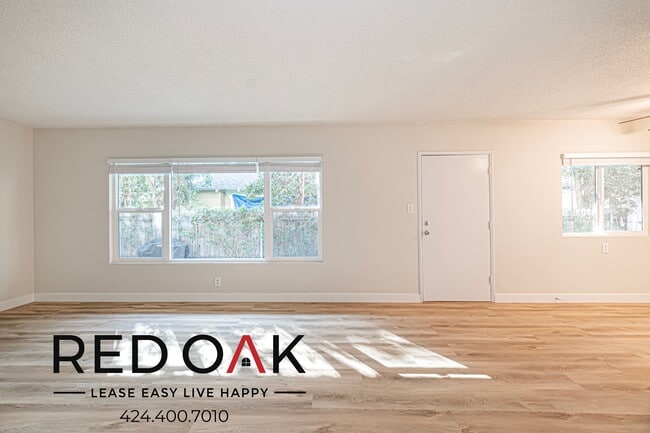 Building Photo - With Modern Finishes, the Unit Provides a ...