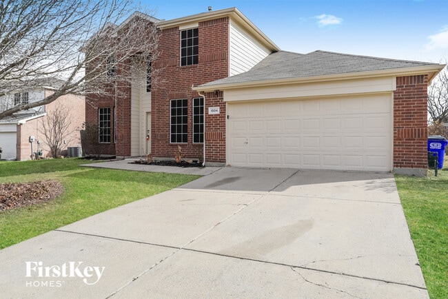 Building Photo - 1004 Essex Dr