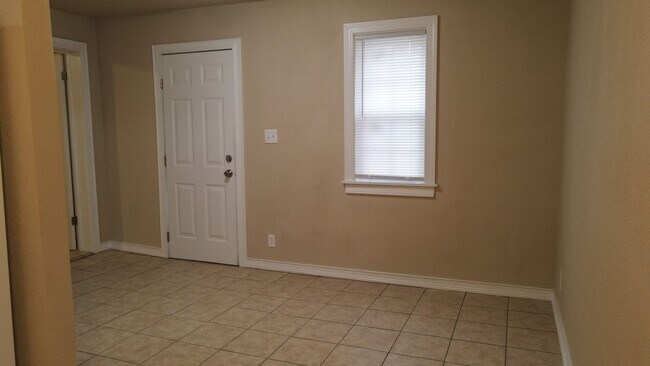 Foto del edificio - 2 Bedroom 1 Bath Duplex