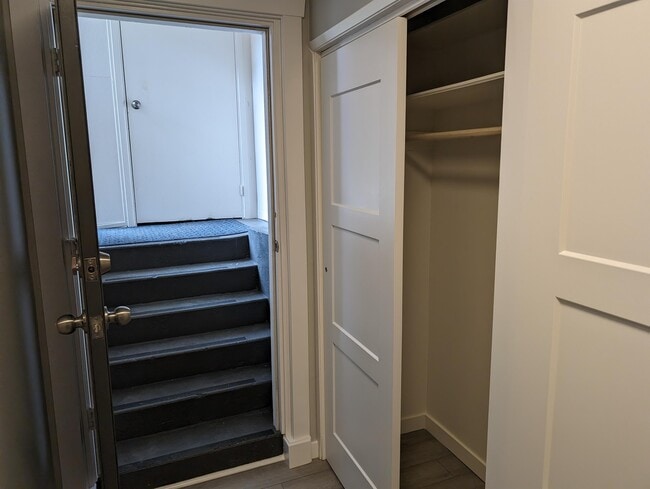 Photo du bâtiment - 45574 Lewis Ave