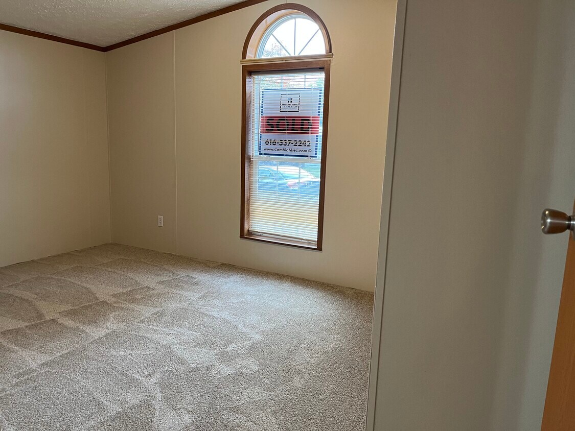 Building Photo - 55 N Green Meadow St SE