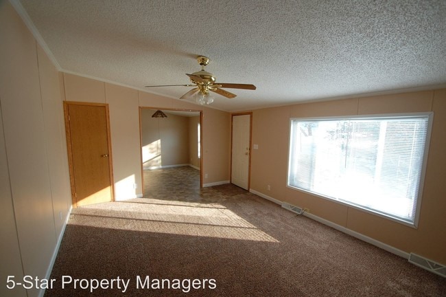 Building Photo - 3 br, 2.5 bath House - 1001-C Zollinger Road