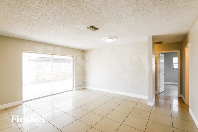 Building Photo - 960 N 73rd Way