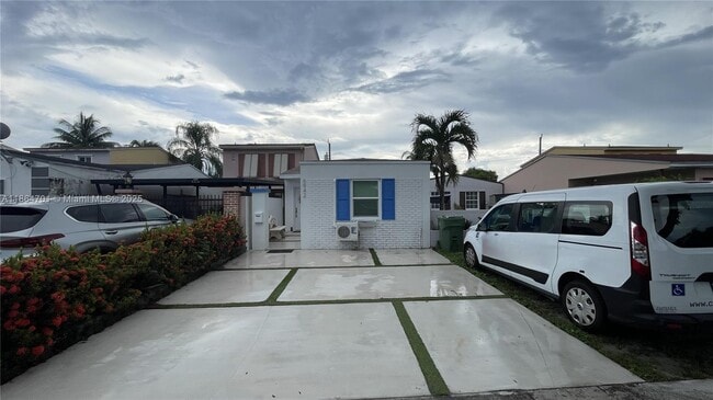 Foto del edificio - 6942 W 14th Ct
