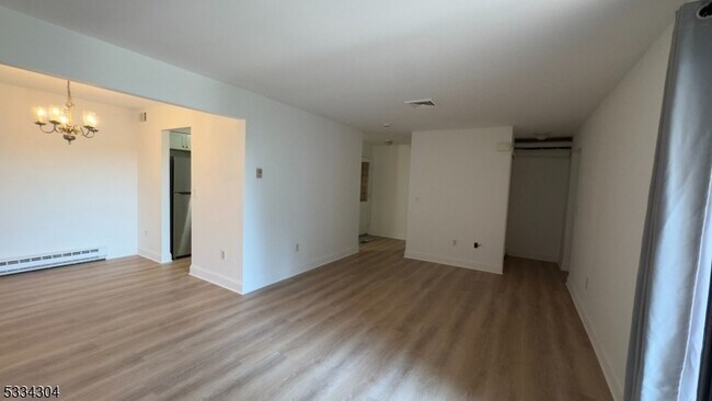 Foto del edificio - 5 Evergreen Dr