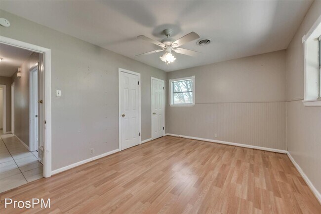 Foto del edificio - 3 br, 2 bath House - 1111 Elmwood Street