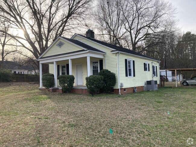 Building Photo - 105 Elm St