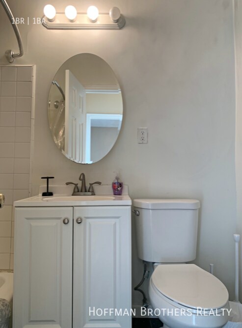 Building Photo - 6871 Franklin Ave